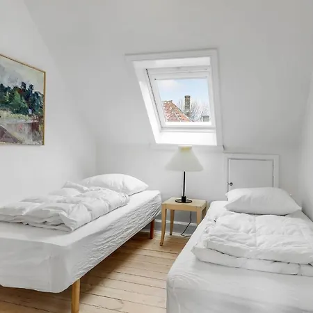 Awesome Apartment In Ronne With Wifi Appartement *