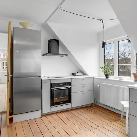 Awesome Apartment In Ronne With Wifi Appartement